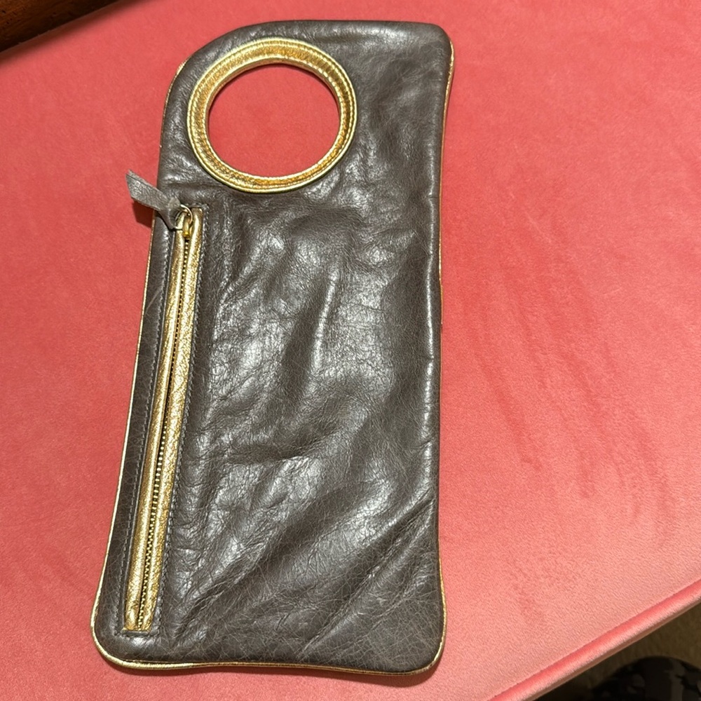 Arza Design hands free “door hanger” purse taupe with gold